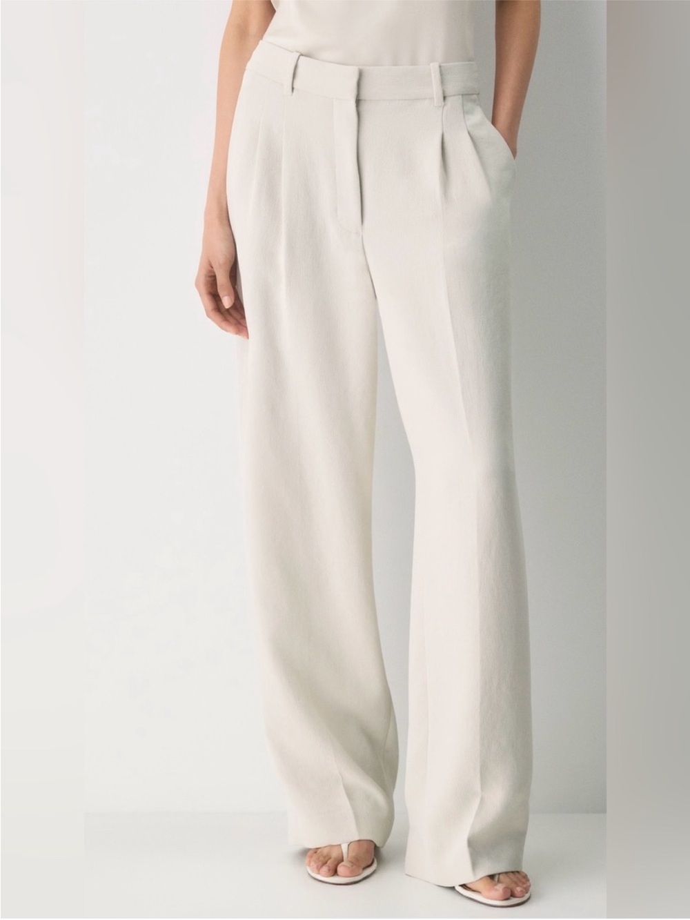 Aritzia Wilfred The Effortless Pant Womens 2 Cream Pleated Crepette Wide Leg